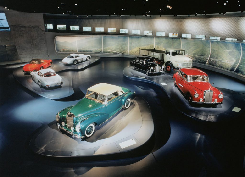 VIsta del interior del Museo Mercedes Benz